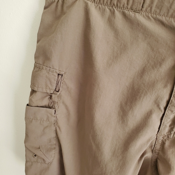 Columbia cargo shorts for hiking and outdoor activities. Dark green,Womens Small - Picture 4 of 8